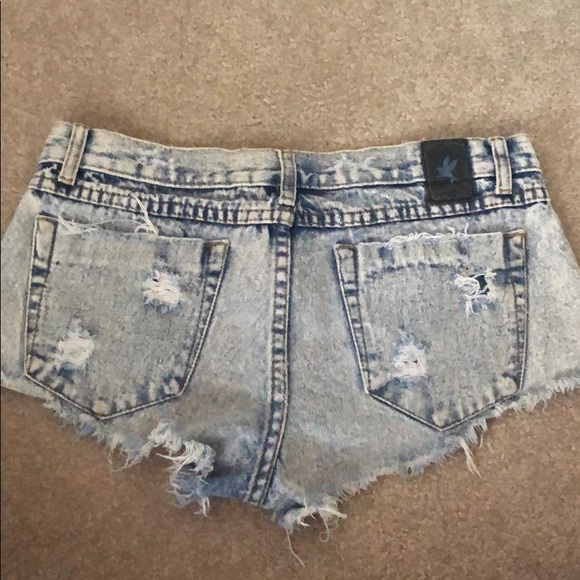 One Teaspoon Size 26 Light Wash Shorts - Picture 2 of 3